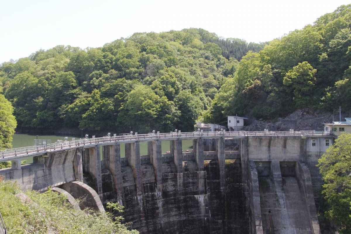 奥出雲町の“日本初”にビリビリきそうなマンホールができてた【山陰
