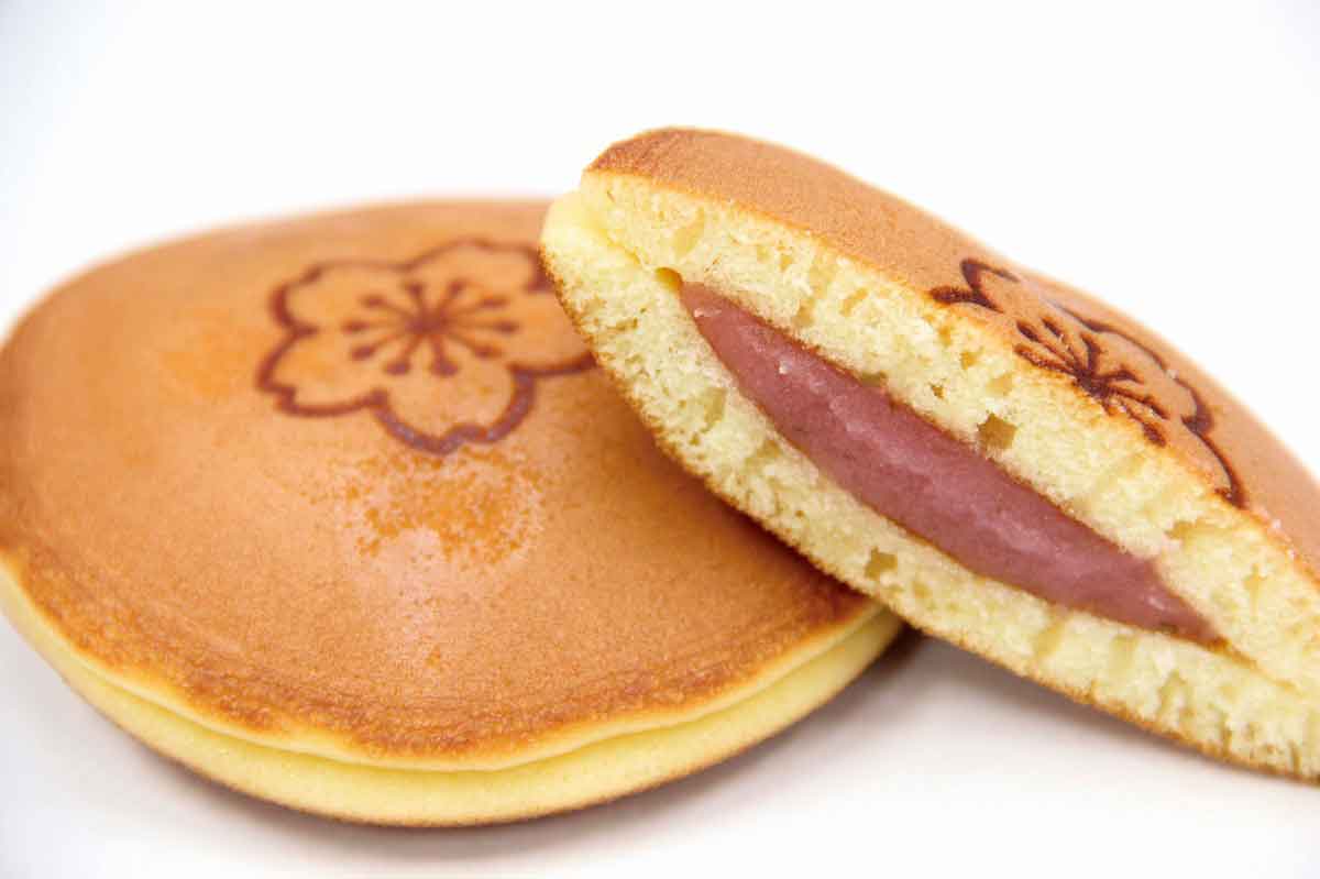 お口も花見気分！『丸京庵 米子本店』の桜が香る“春限定”どら焼き