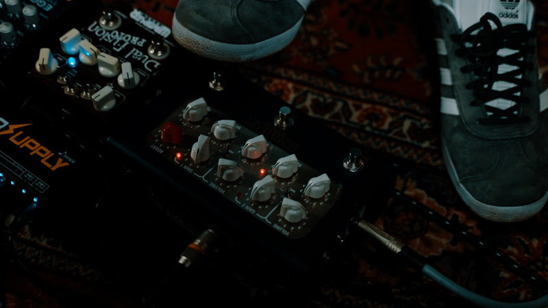 LIONHEART BCCLOUDPEDAL-LTQ A 60-watt twin channel amp with foot