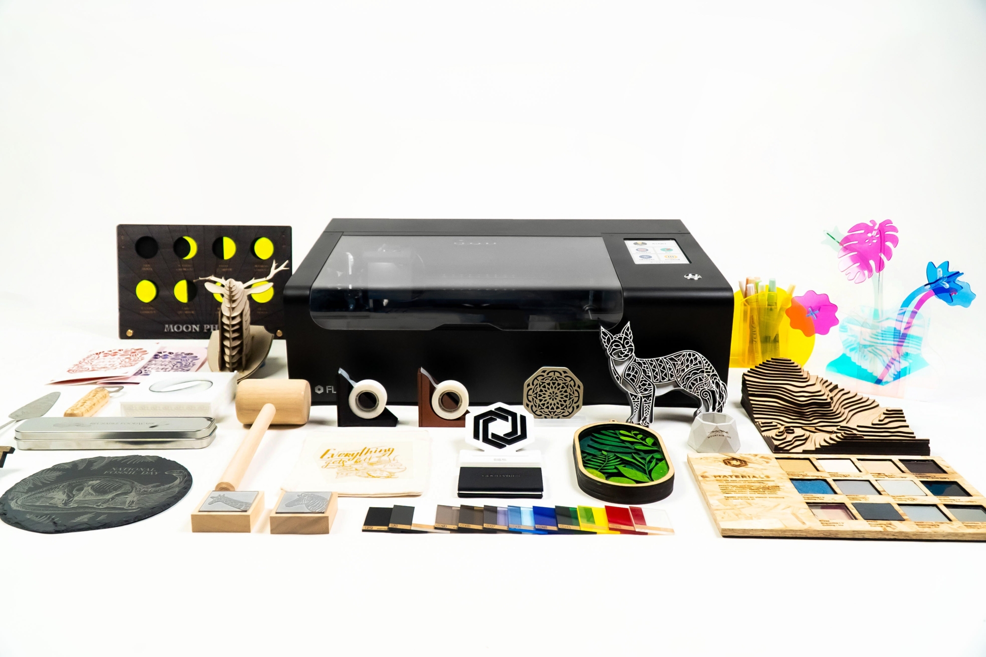 世界最小の卓上型CO2レーザー加工機｜beamo