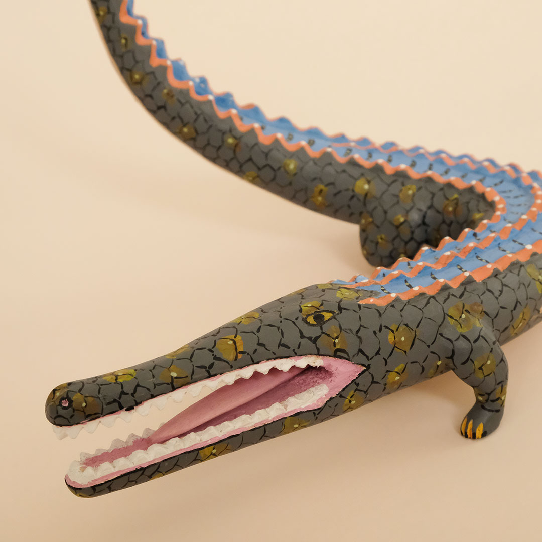 ワニ（木彫 置物）- LABRAVA [メキシコ 民芸 フォークアート 雑貨]