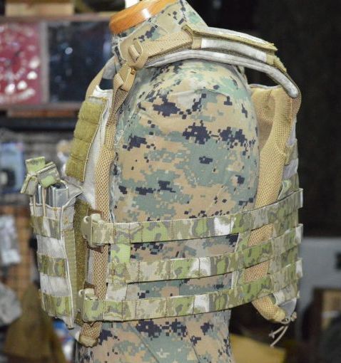 海兵隊実物 A-TACS FG オードナンス プレートキャリア M ボディー