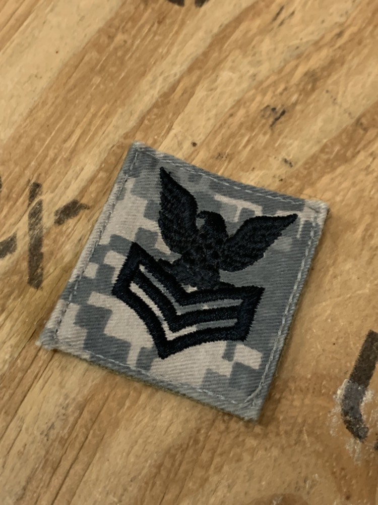 米軍実物 U.S.NAVY ACU ジャケット 階級章 一等兵曹（E-6） ワッペン