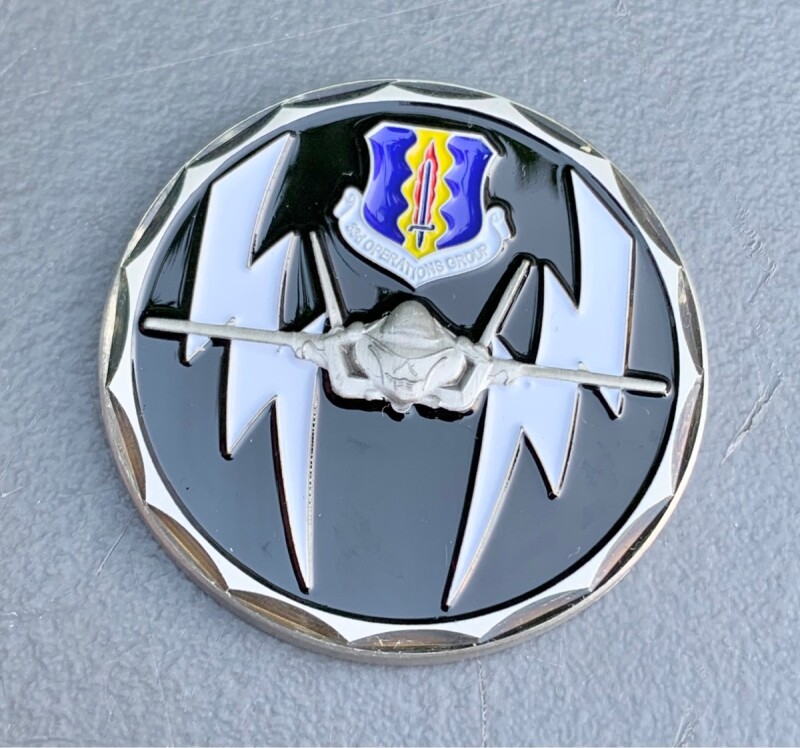 米軍放出品 USAF 33rd operations group チャレンジコイン メダル/コイン.