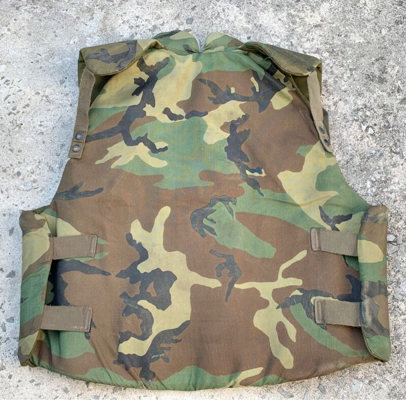 セルビア軍MD008ボディーアーマー 現用 実物中古 セルビア軍MD008