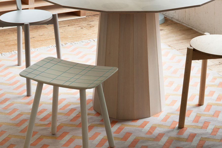 KARIMOKU NEW STANDARD (カリモクニュースタンダード) COLOURスツール