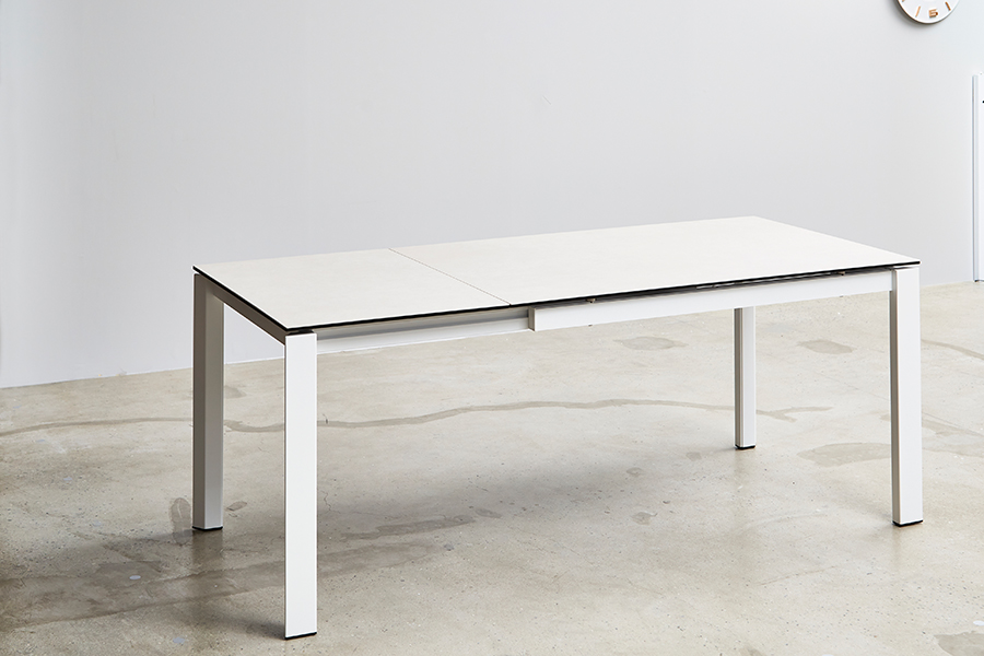 カリガリス デュッカ 伸長式ダイニングテーブル (セラミック