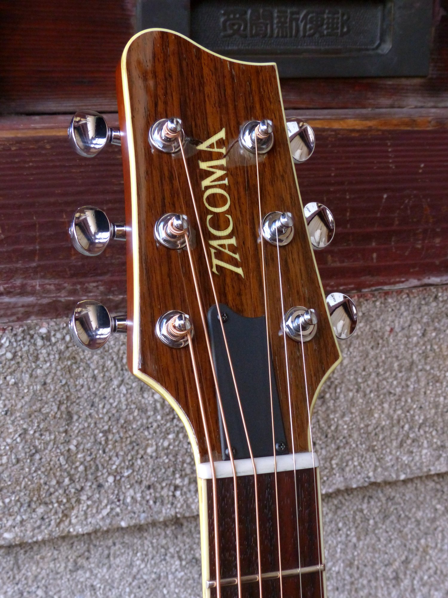 TACOMA '00s Chief C3C – 京町家のギターショップ ライトニン