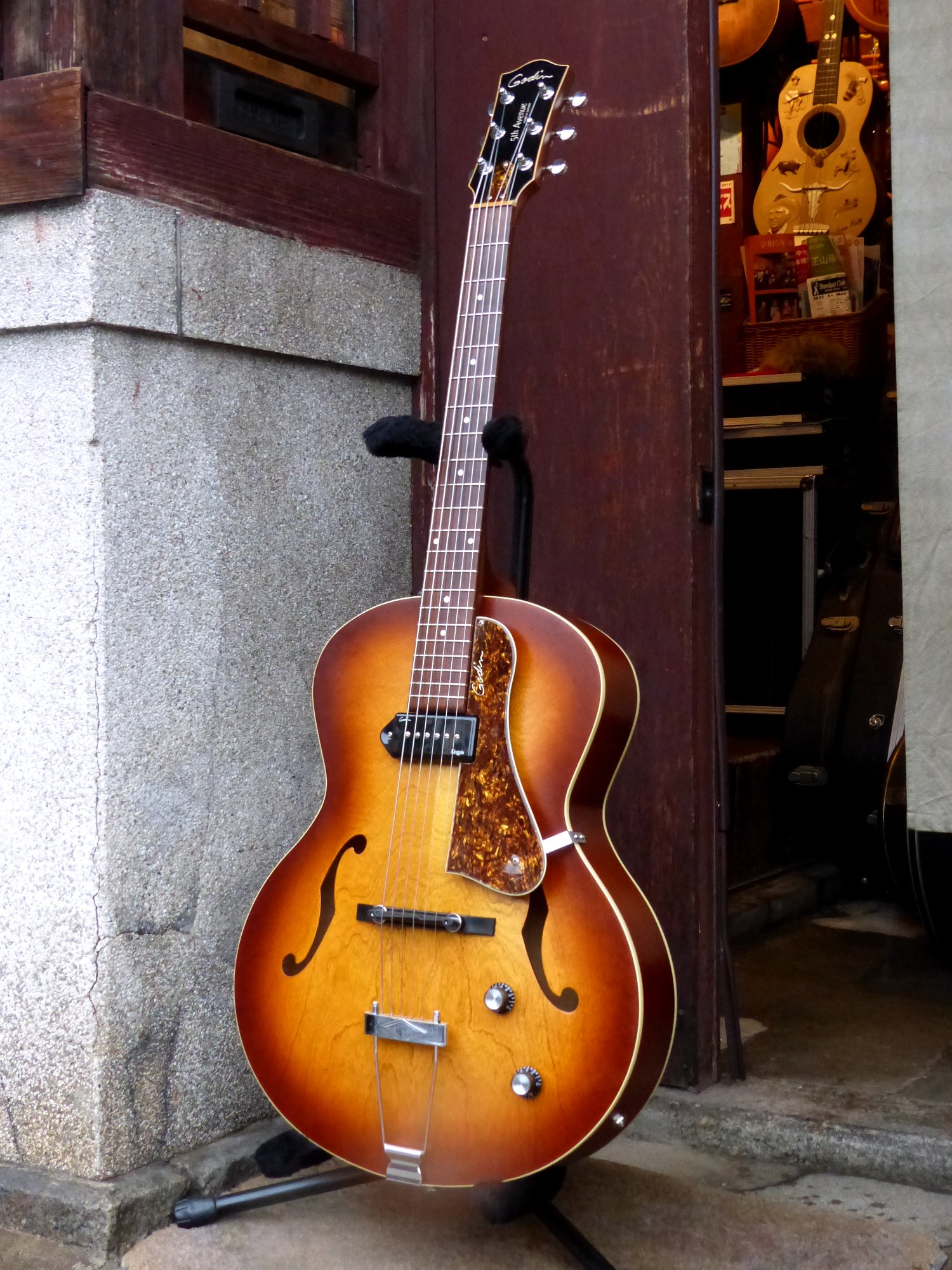 Godin 5th Avenue Kingpin P90 – 京町家のギターショップ ライトニン