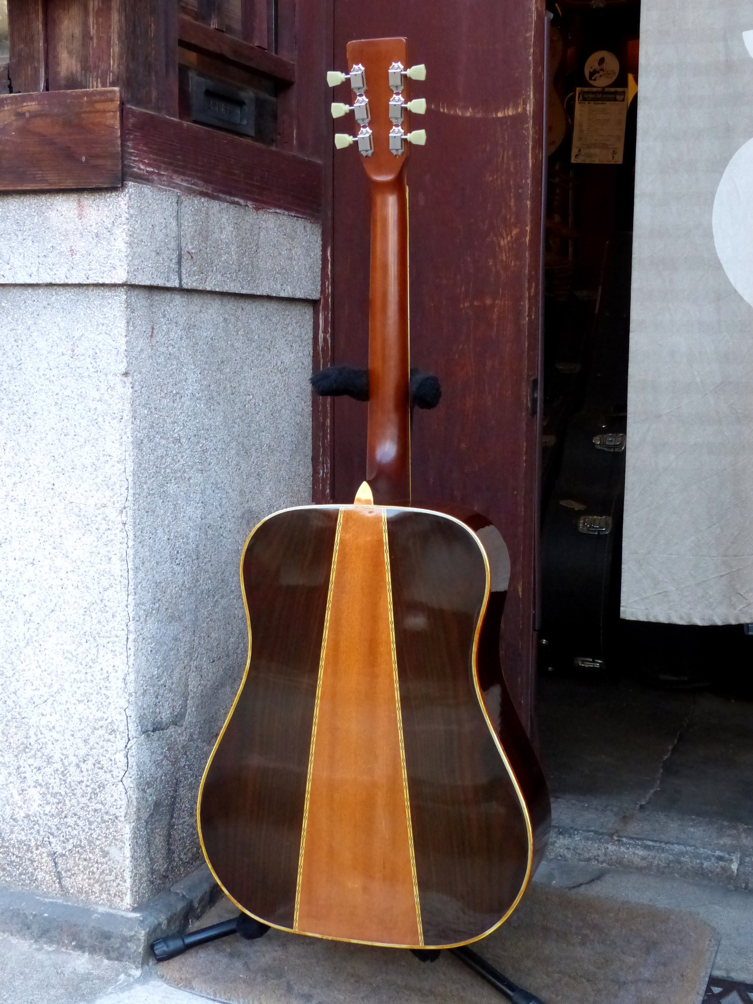 Famous '70s W-300 – 京町家のギターショップ ライトニン