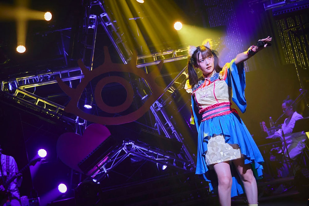 上坂すみれ、10年連れ添った“同志”たちとアニバーサリーを祝う