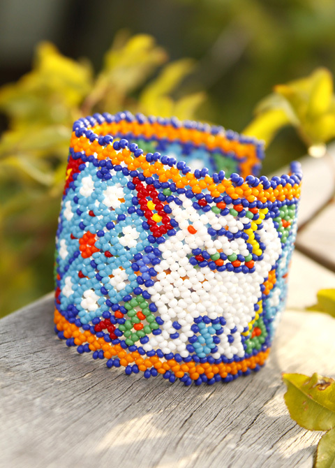 ウイチョル族ウィチョル族のビーズブレスレットバングル