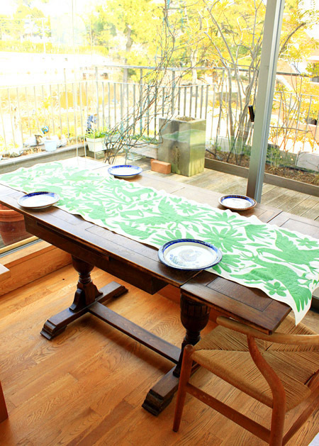 オトミ族の刺繍テーブルセンター縦長のタペストリー