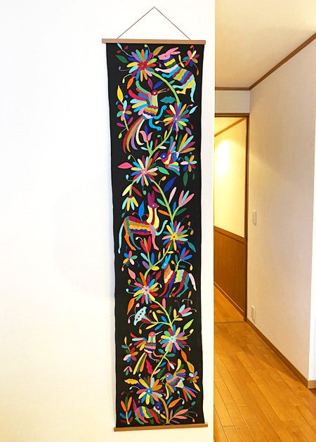 オトミ族の刺繍テーブルセンター縦長のタペストリー