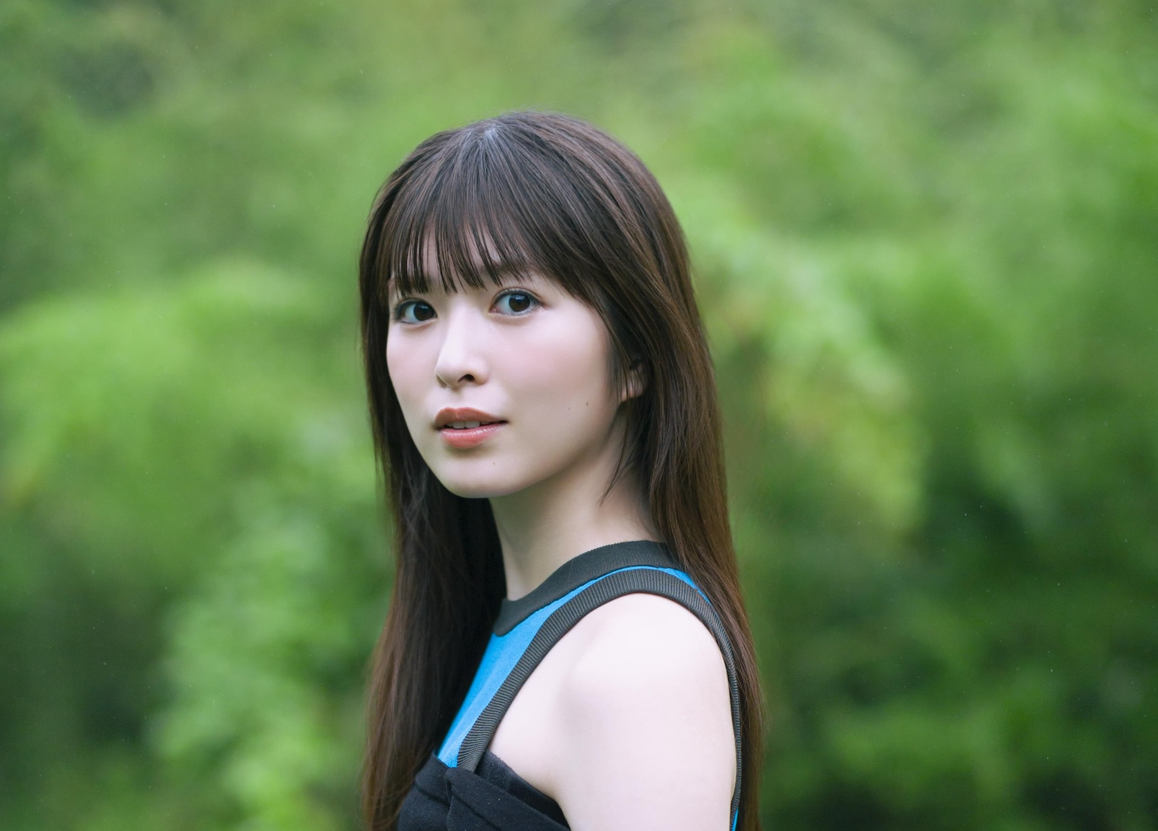 小川彩（乃木坂46）、高校生活最後の夏を深い緑の中で撮影！「B.L.T.