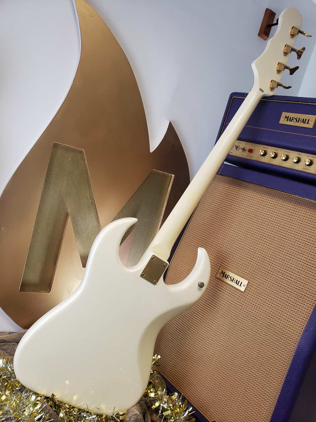 Burns London – Bison – Bass – Reissue – White – S/H | M-GUITARS