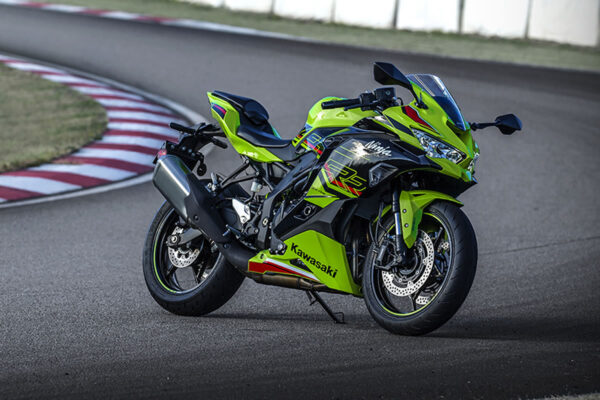 Kawasaki ZX 4R: marca apresentou modelo 'vestido' de outro