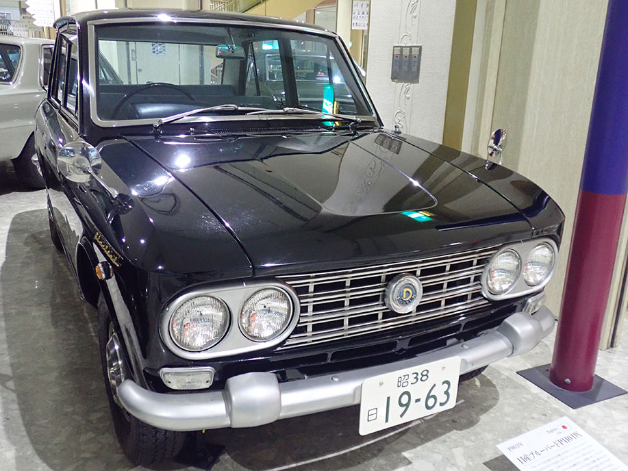 座布団をかぶせたデザイナー車 /ダットサン ブルーバード 1200, 1964年