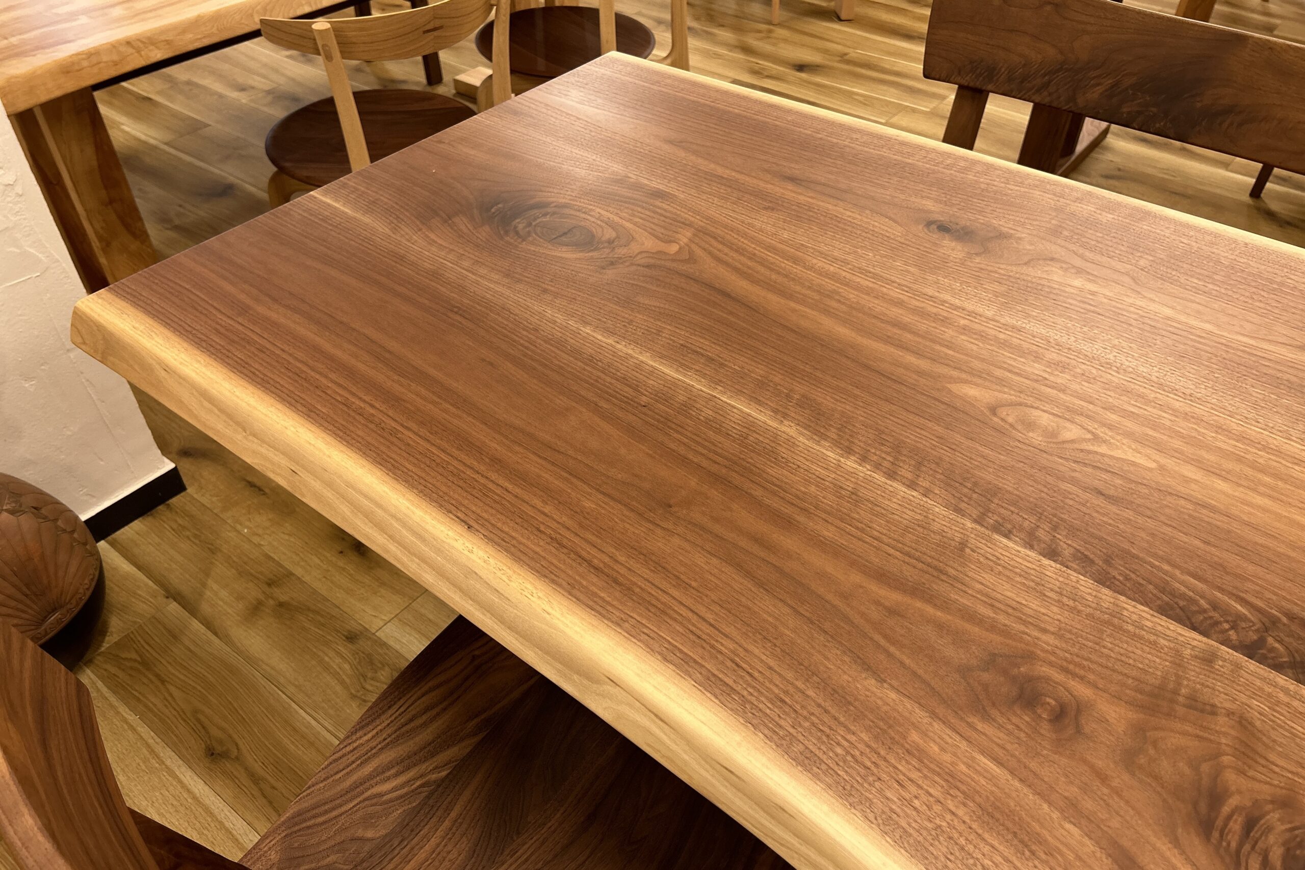 売約済み】ブラックウォールナット 耳付き三枚接ぎ無垢テーブル W1800