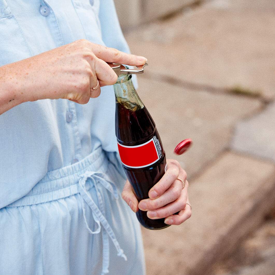 Sizzler ボトルオープナー：キッチン & ダイニング