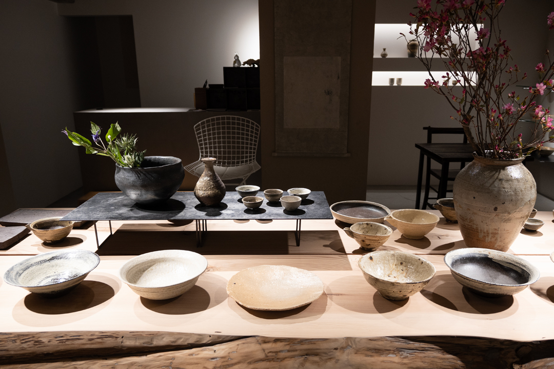 明日から始まる「尾形アツシ展」の器並びました | 百福