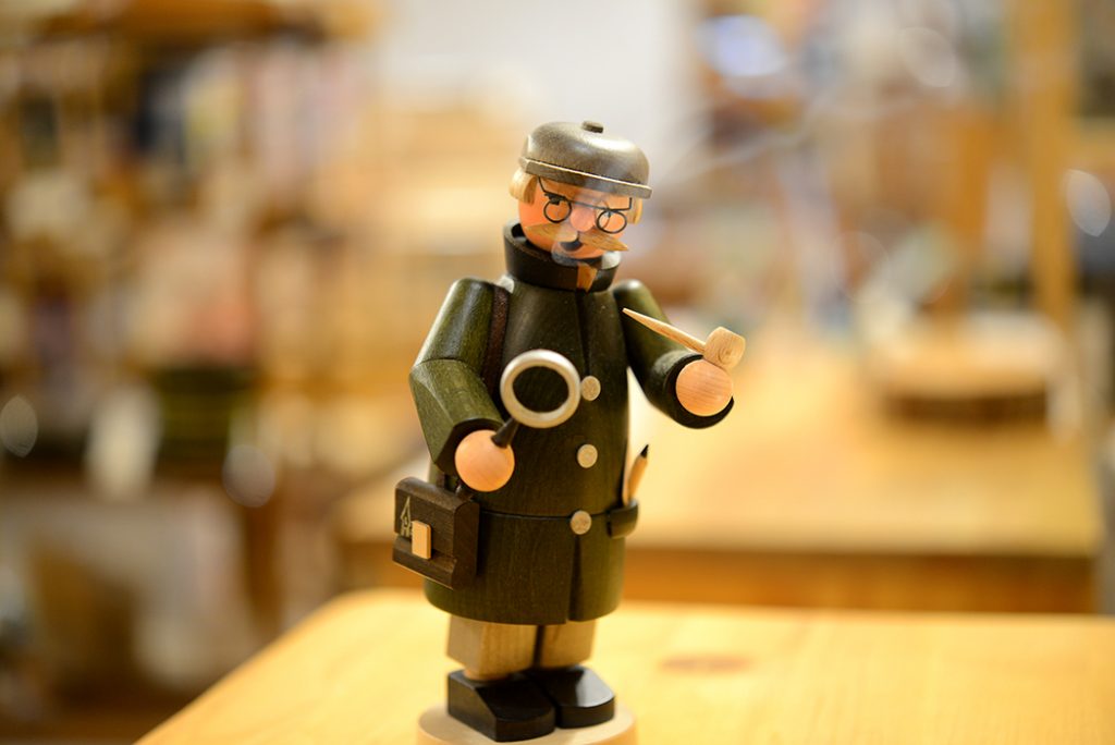 季節のアイテム】目にも楽しい 薫る 穏やかな 香りの時間『煙出し人形