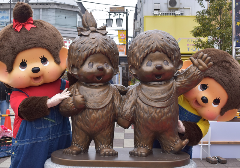 新小岩駅北口駅前広場内にモンチッチモニュメントが誕生