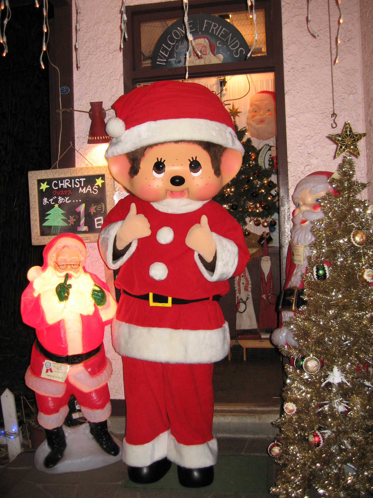 12/23（日）プラススクレートにサンタクロースのモンチッチくんが遊び