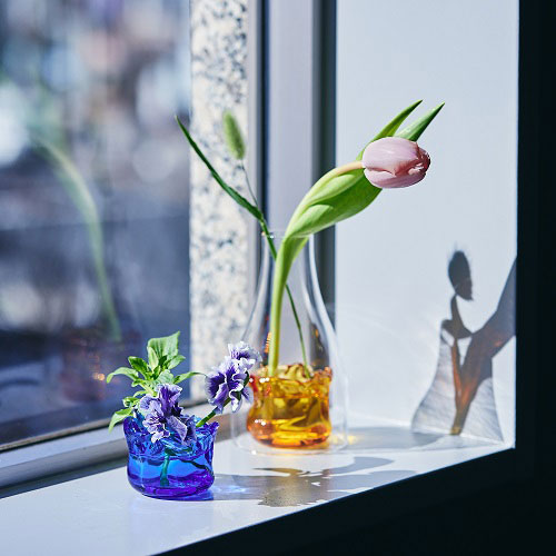 部屋に置くだけでも存在感大！ 知るほど沼にハマるフラワーベースの