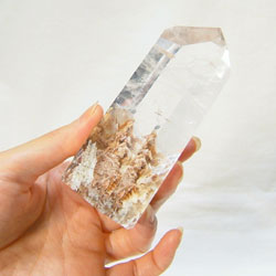GP938 苔入り水晶（ガーデンクォーツ）六角柱(水晶ポイント