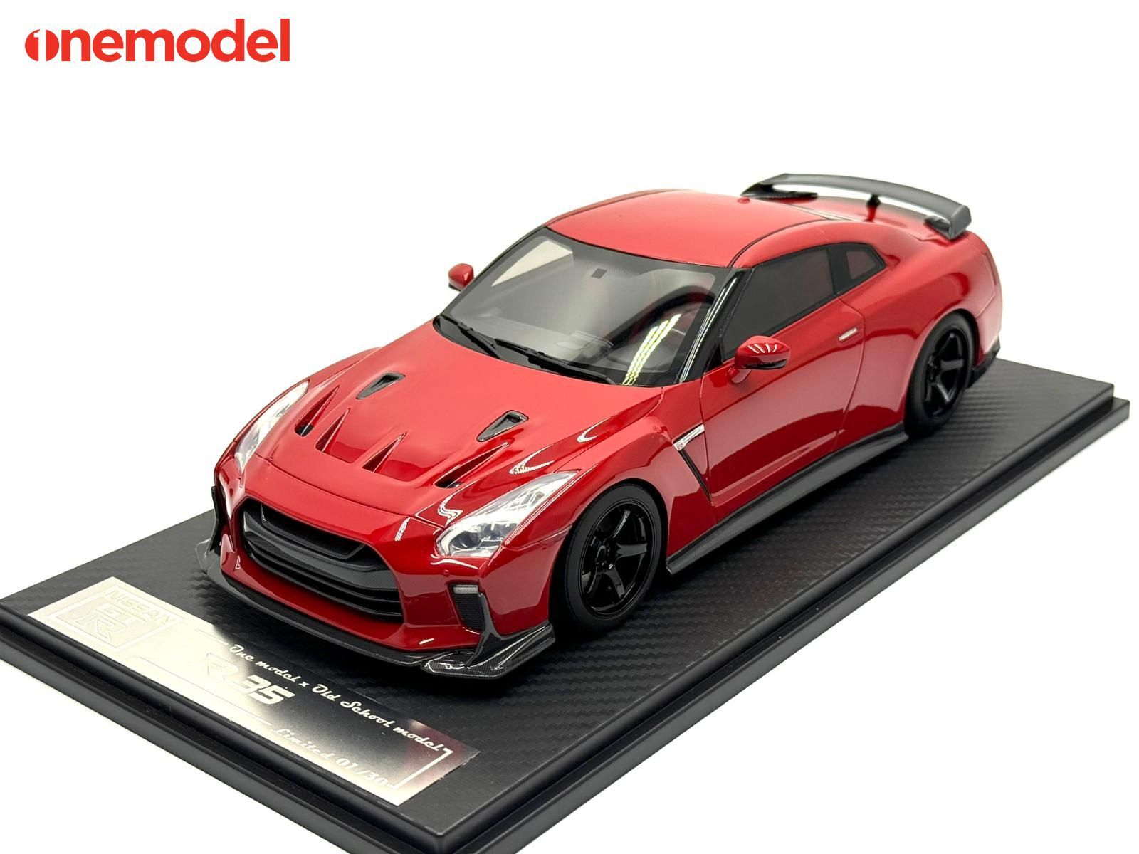 One Model 1:18 Nissan GT-R R35 Custom Edition in Passion Red