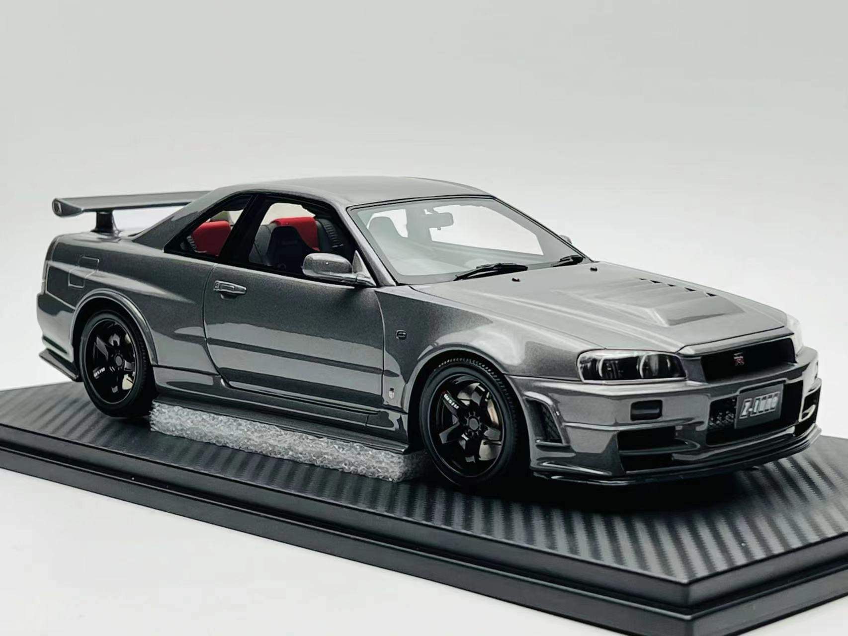 One Model 1:18 Nissan Skyline GT-R (BNR34) Z-Tune in Gun Gray