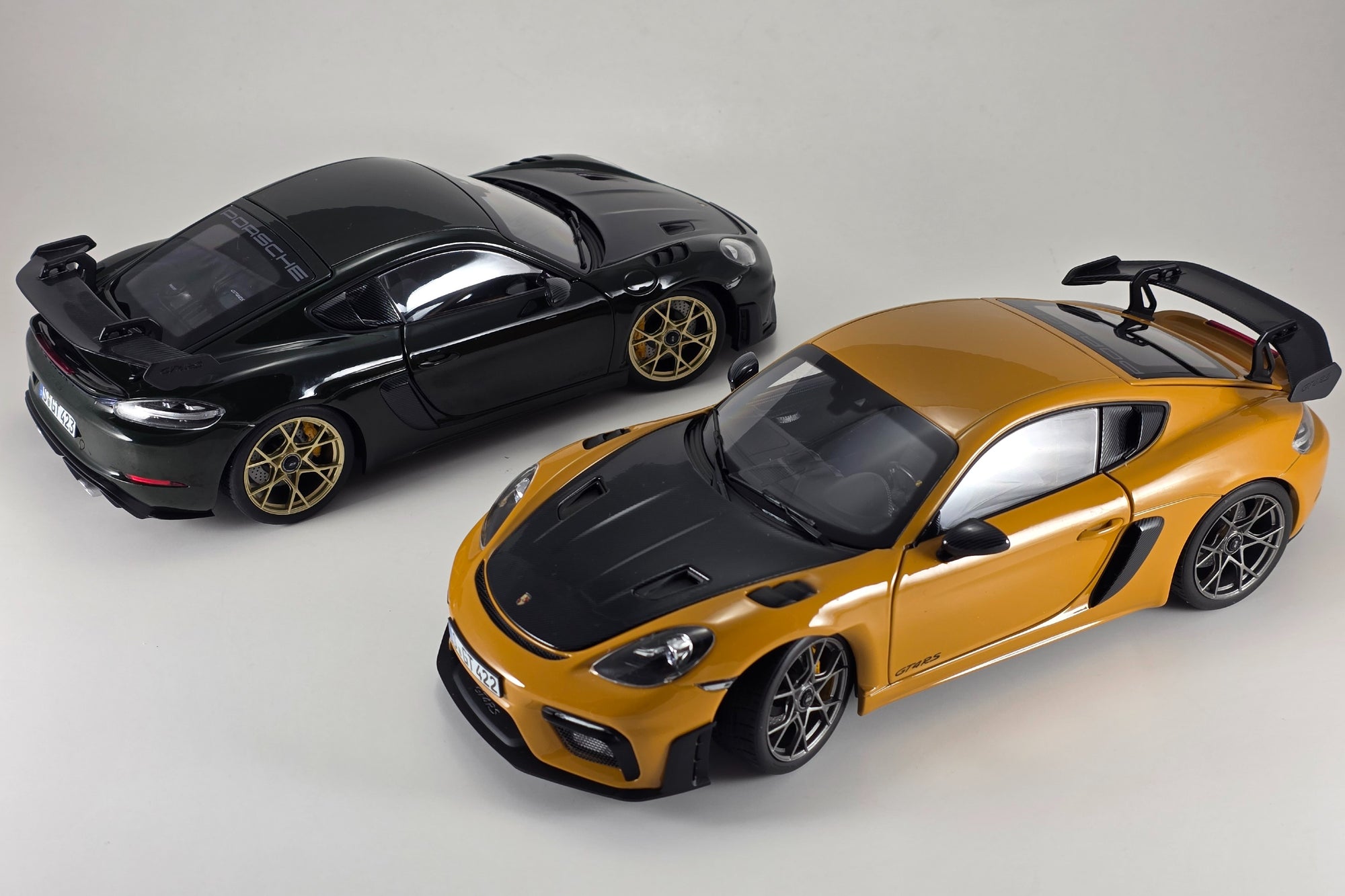 Porsche 718 Cayman GT4RS (2023) | 1:18 Scale Diecast Model Car