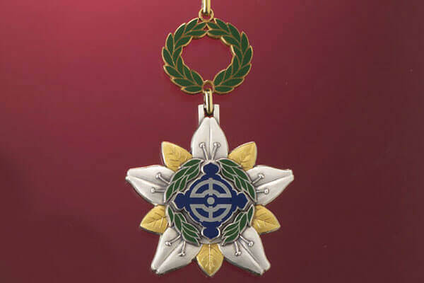 勲章・名誉章 | 松本徽章工業株式会社