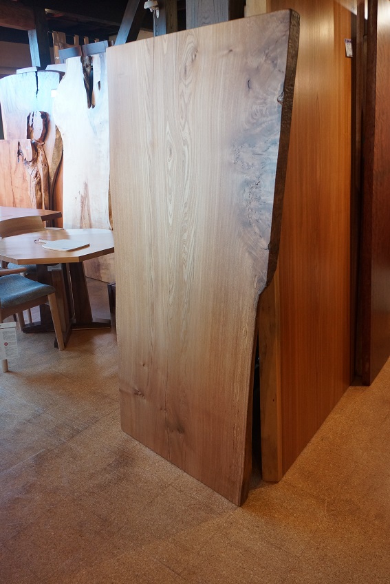 神奈川県 海老名店展示 一枚板 楡(にれ・ニレ)材 テーブル用天板