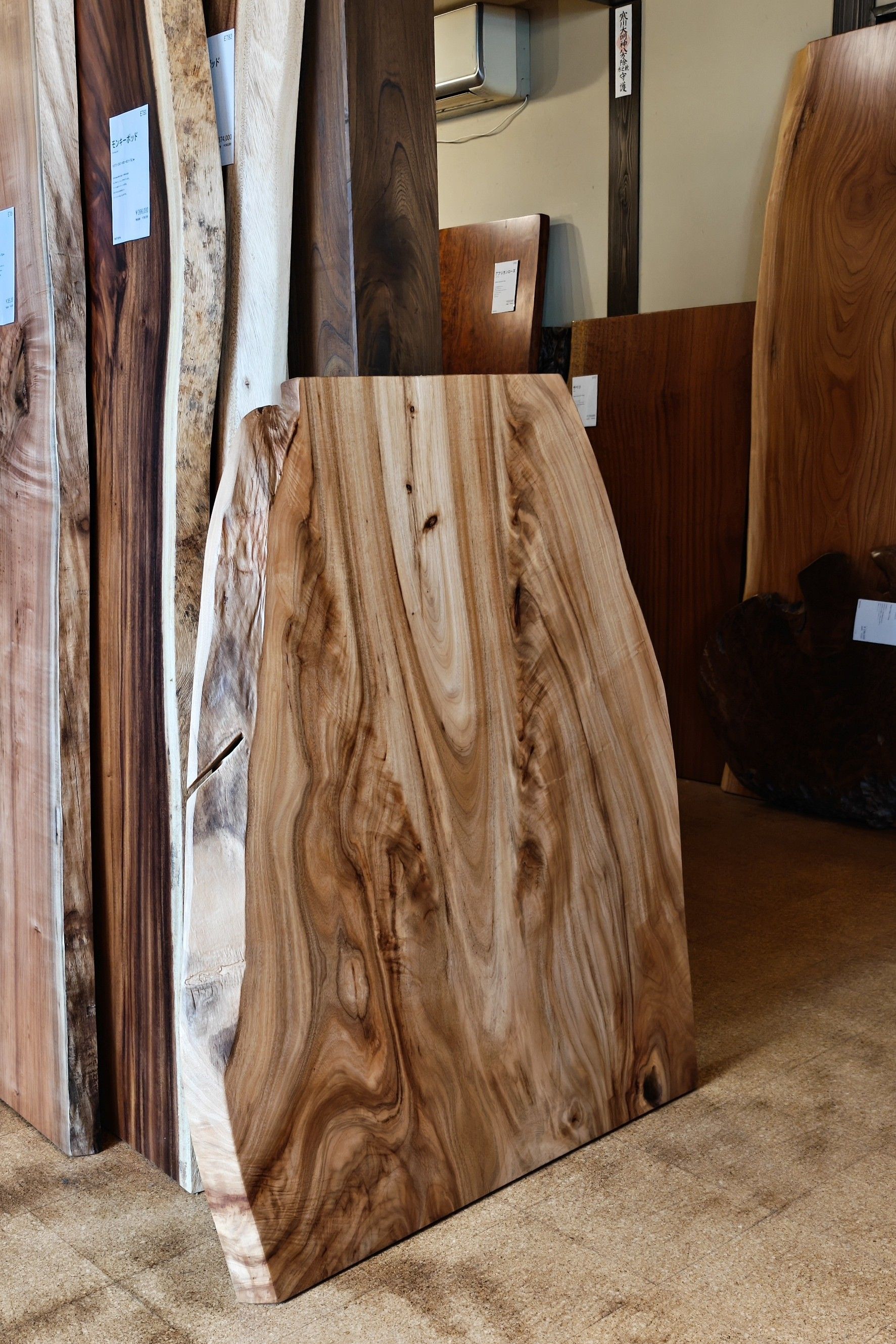 神奈川県 海老名店展示 一枚板 楠材 テーブル用天板 セール｜一枚板
