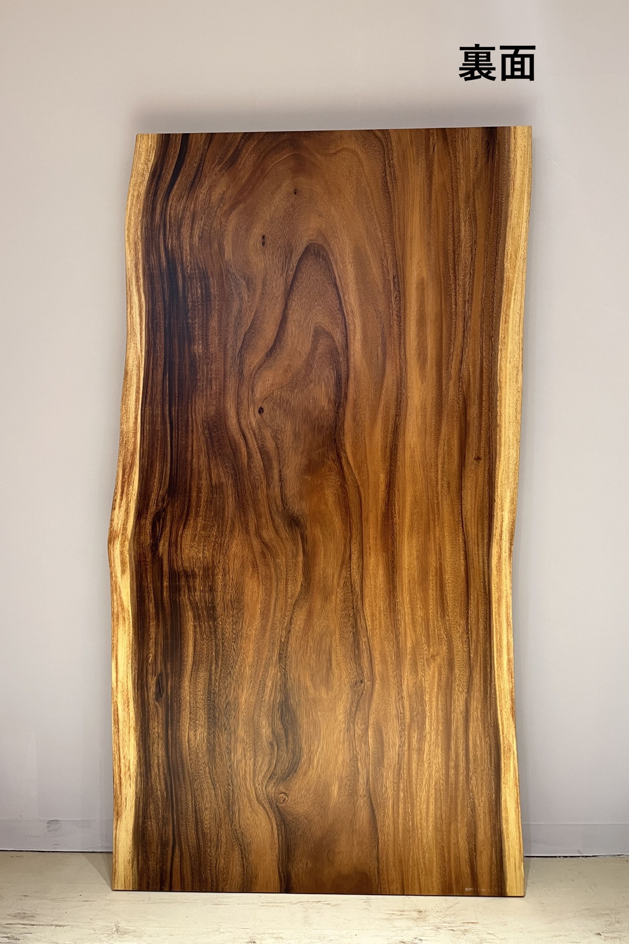 天然木 東京 新宿 東五軒町店展示 欅（けやき・ケヤキ）材 一枚板
