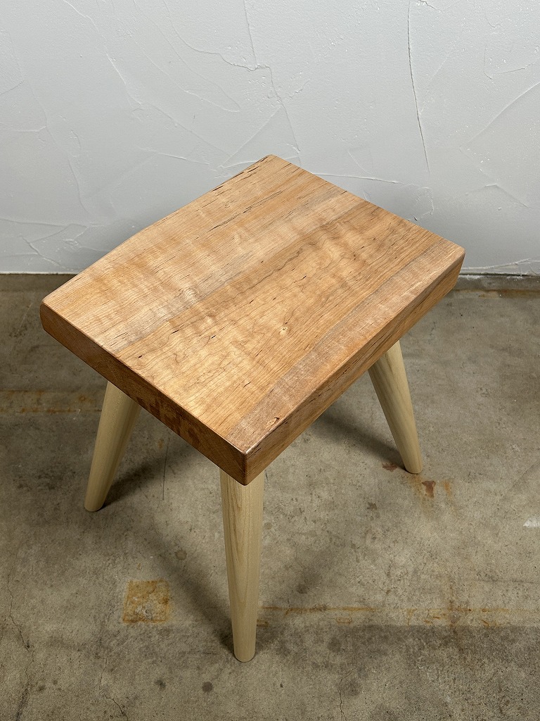 天然木 東京 新宿 東五軒町店展示 欅（けやき・ケヤキ）材 一枚板