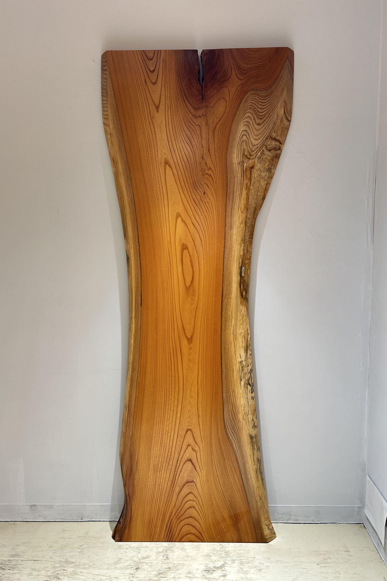 天然木 東京 新宿 東五軒町展示 モンキーポット材 一枚板 テーブル用天