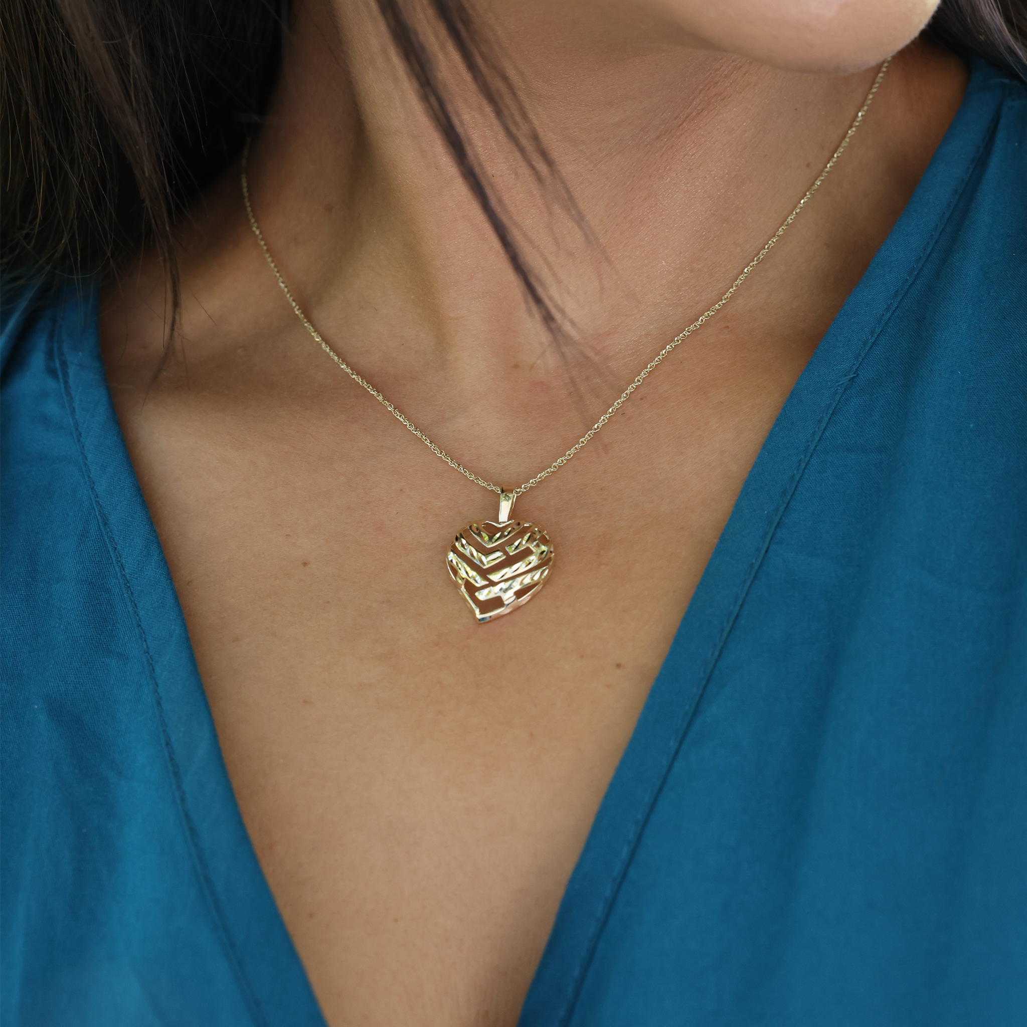 Aloha Heart Pendant in Gold - 18mm