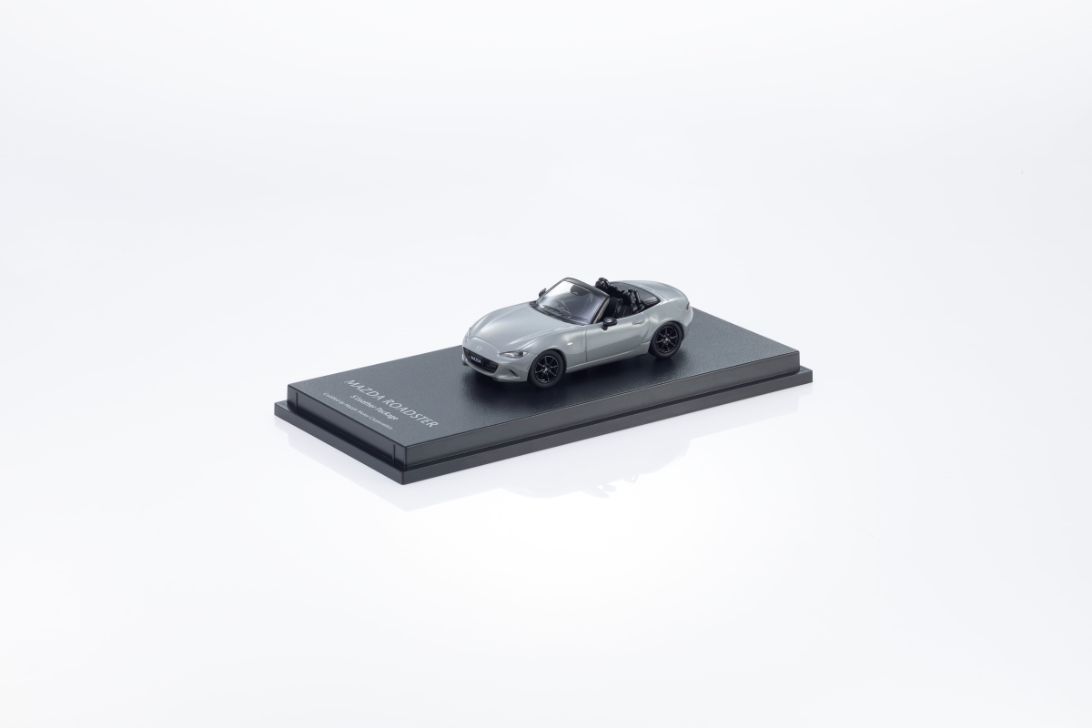 ROADSTER S Leather PKG(2024) モデルカー 1/64