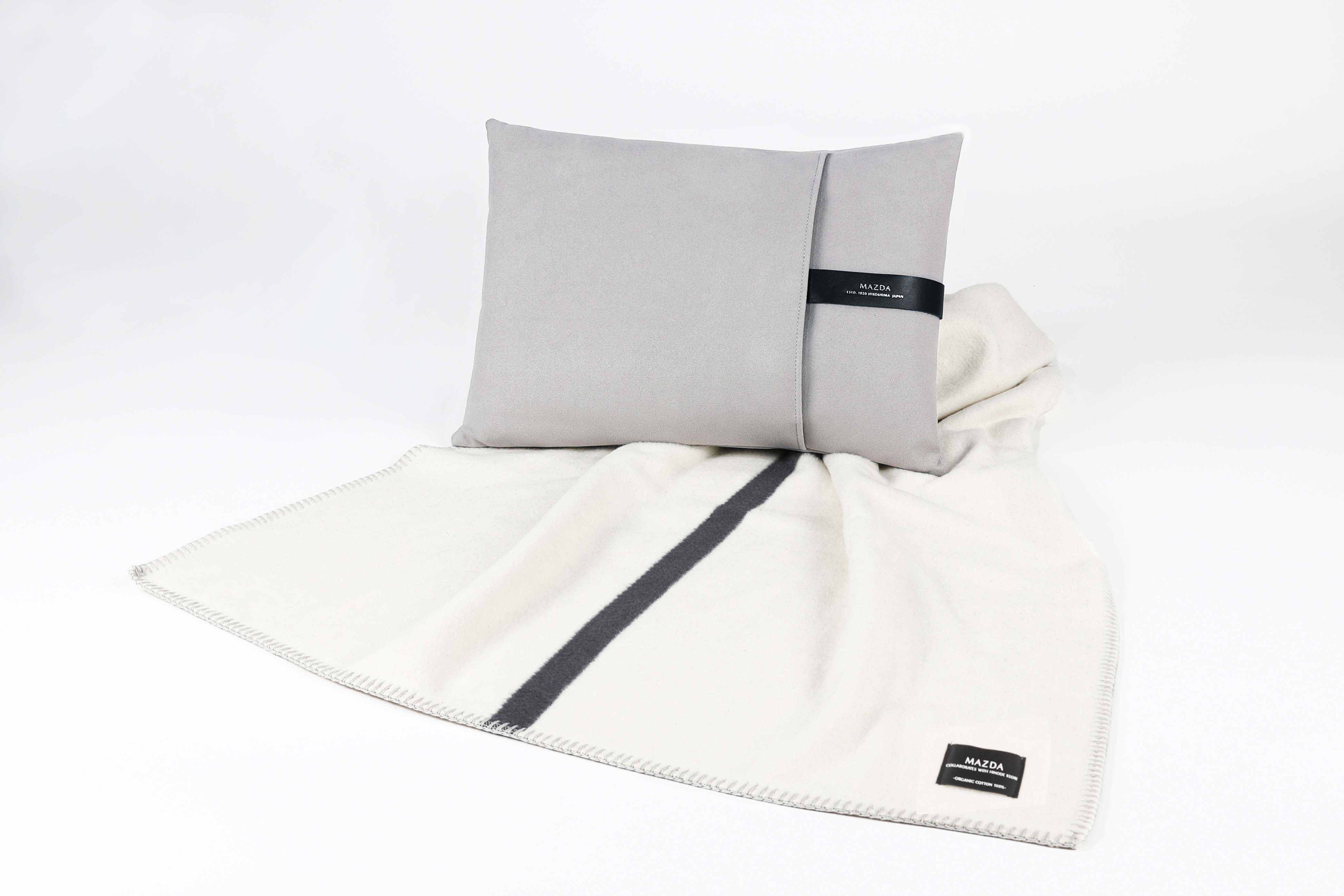 MAZDA JOURNEY クッションブランケット（ピュアホワイト）