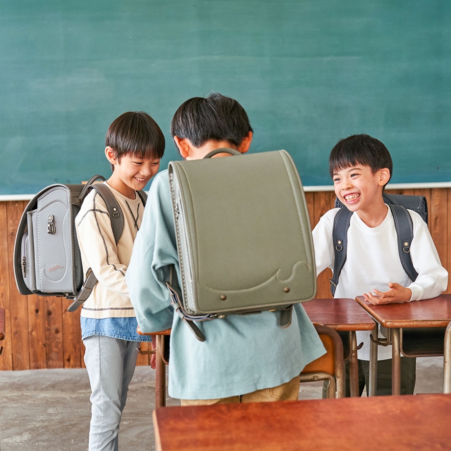 アッシュ 牛革ハイブリッド157シボ 157チャコールグレー|2027年度 萬勇鞄