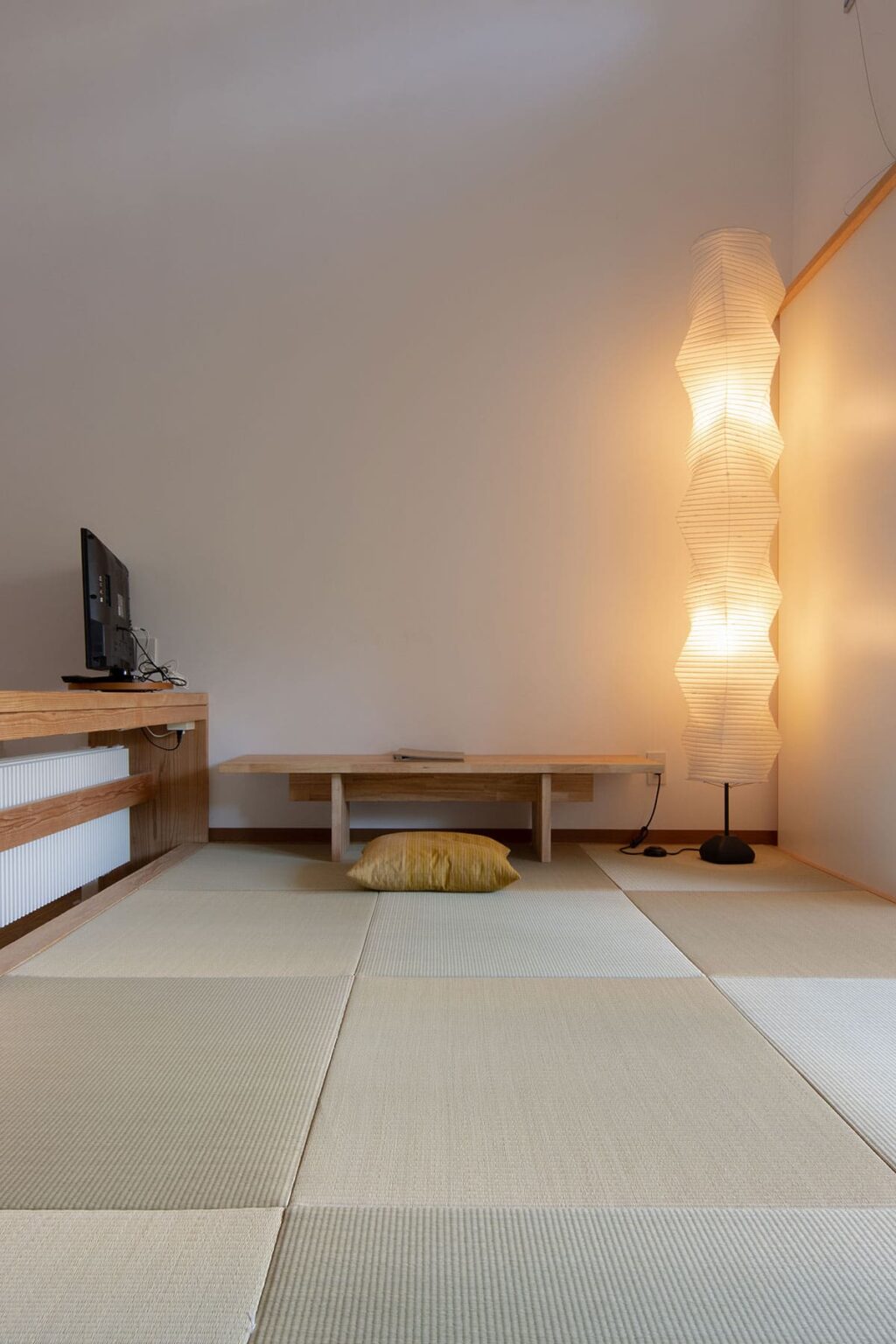 壁一面のA5判本棚 奥行180 – margherita お客様事例