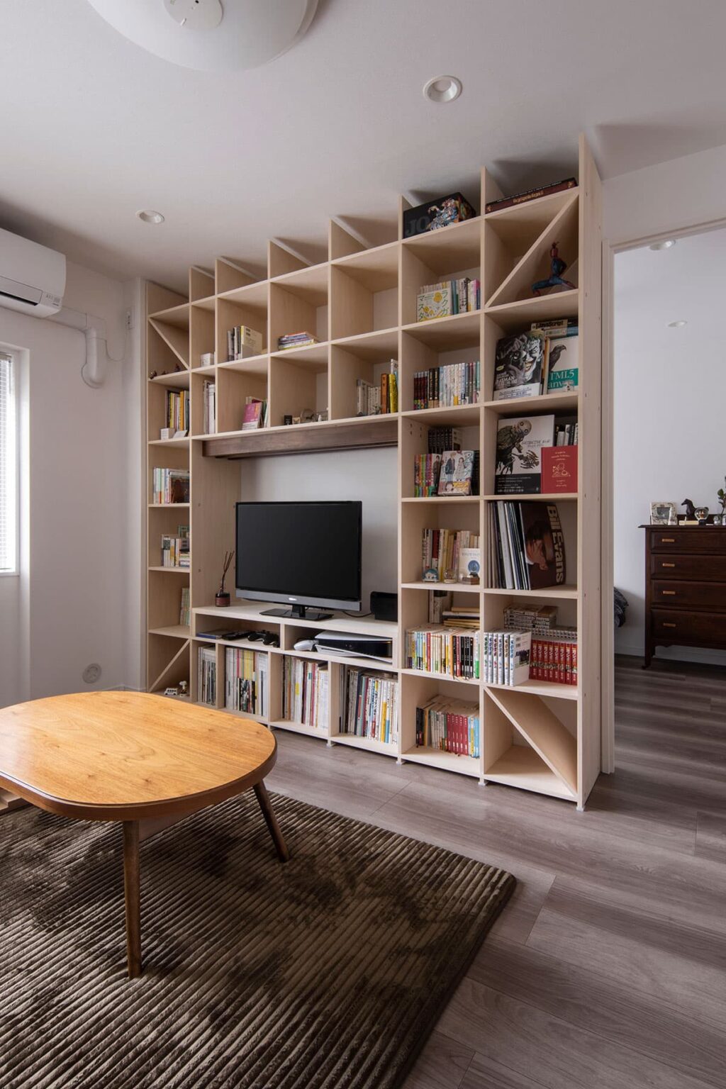 テレビ台と壁面収納を兼ねるおすすめ商品と収納の実例をご紹介