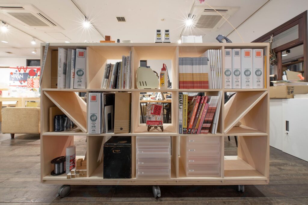 移動本棚 – トピックス – at SITE margherita