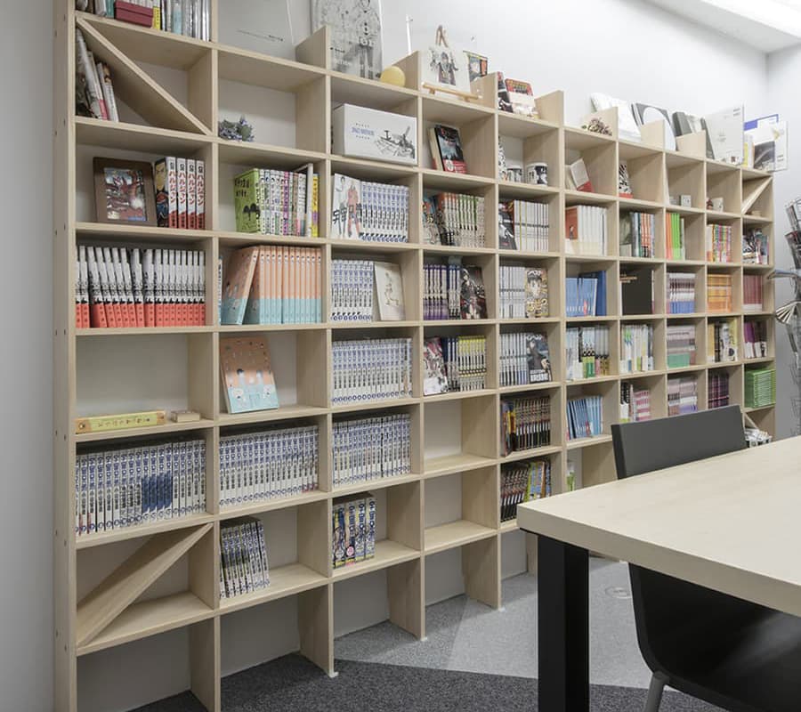 壁一面のA5判本棚 大容量|シンプルな本棚・ウォールシェルフはマルゲリータ