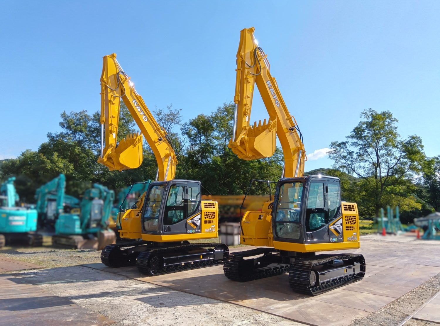 加藤製作所製HD514MR-7が2台入庫しました！新車です お客様への納車に