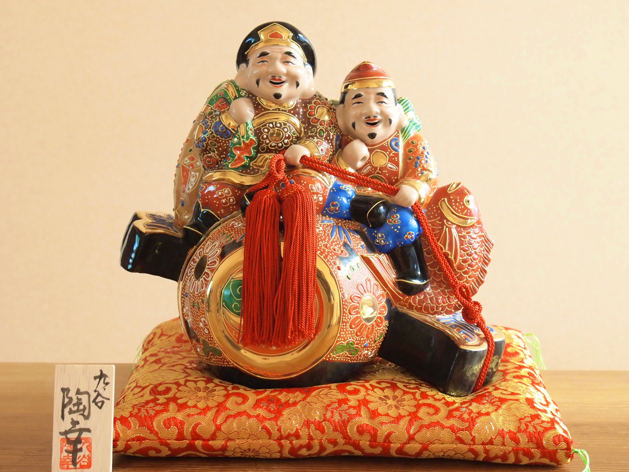 九谷焼 8号小槌のり戎大黒 盛（布団付） 九谷焼マルヨネ 陶芸窯和陶房