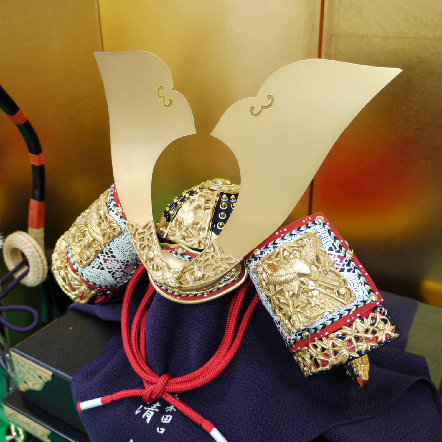 京都・粟田口清信作 13号極上総裏「国宝・竹雀金物兜」赤糸縅 別誂本漆